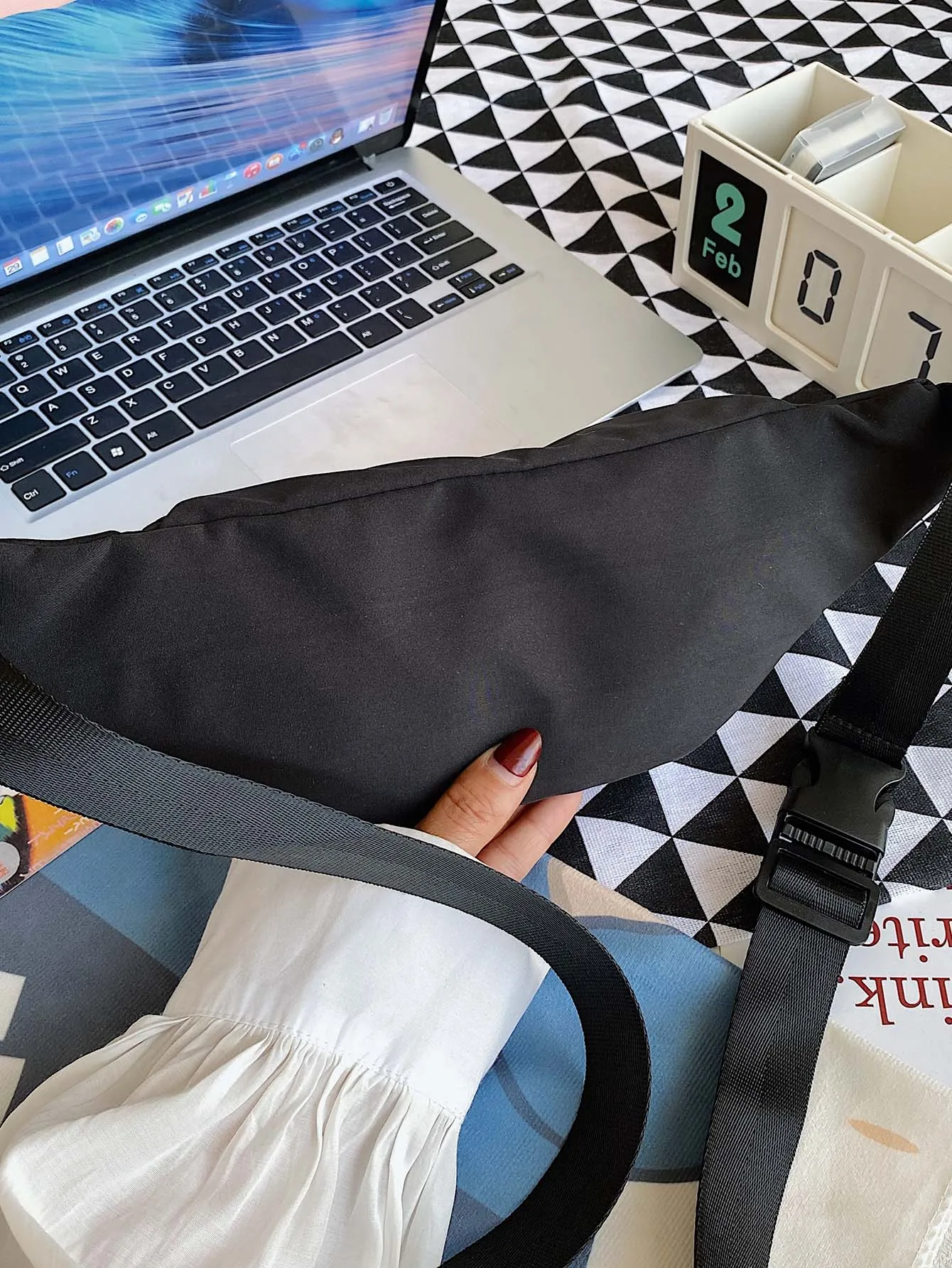 Minimalist Knot Decor Fanny Pack