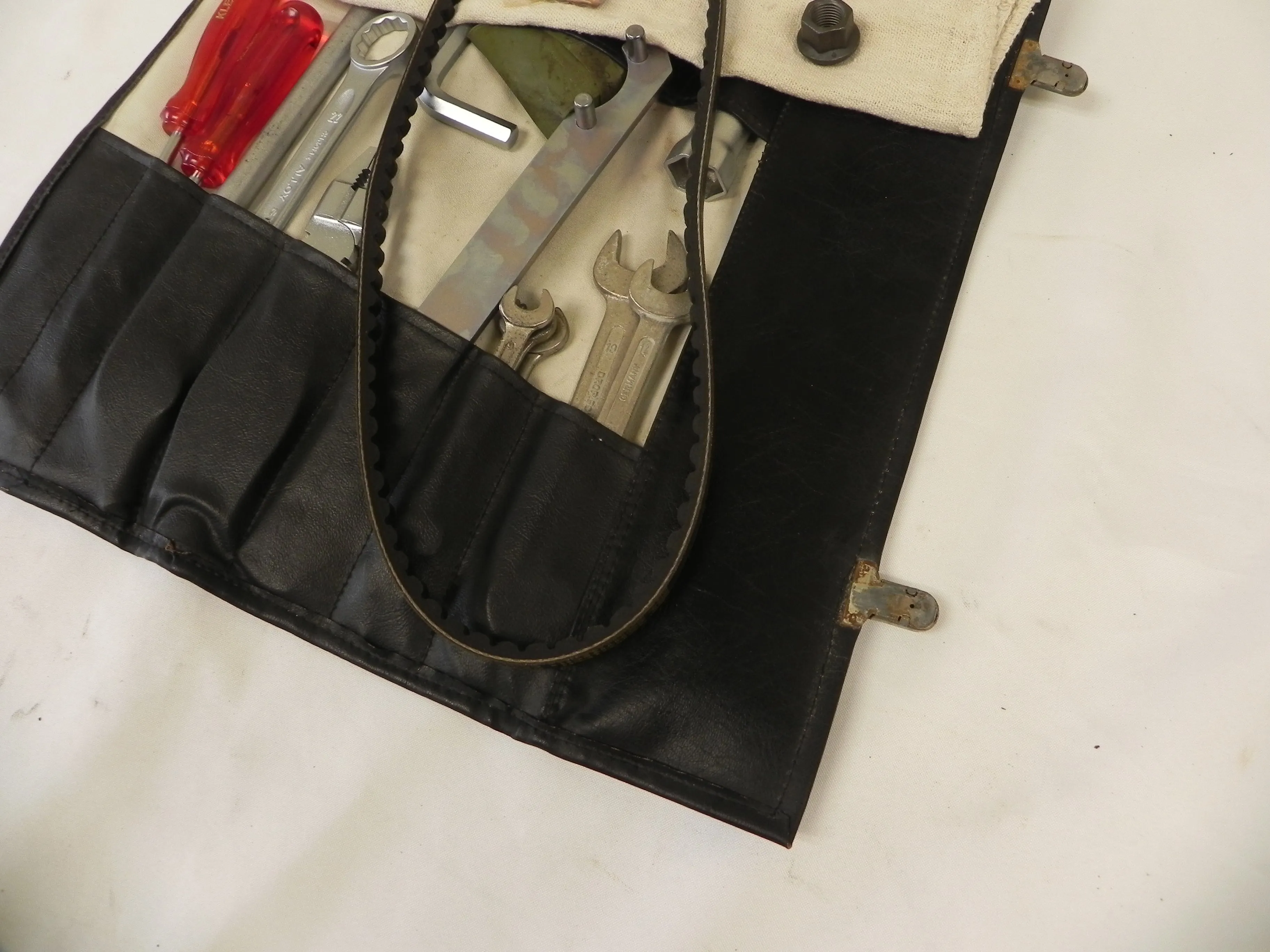 (Used) 911 SWB Tool Kit - 1965-68