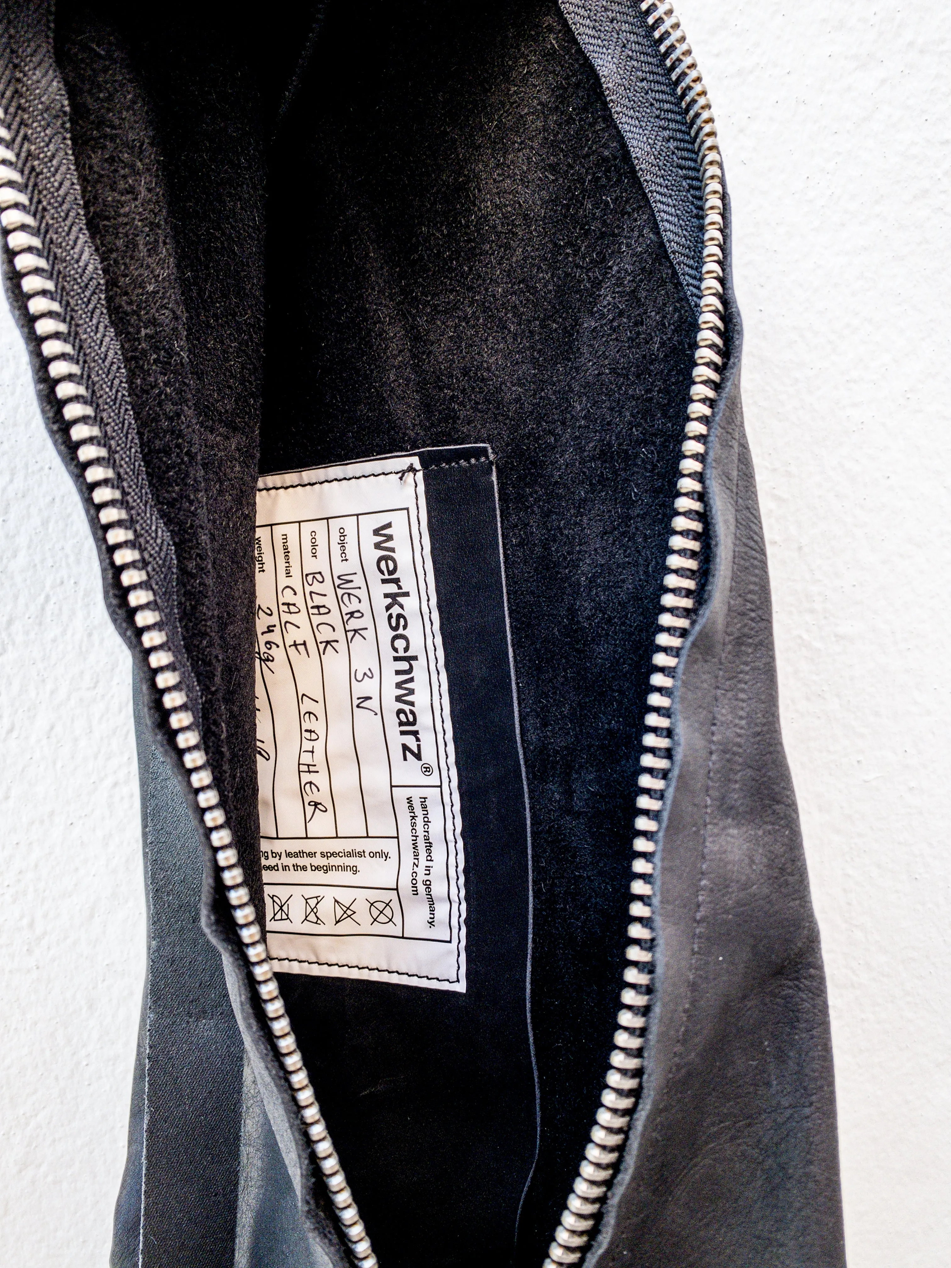 Werkschwarz 3-N  Cross Body Bag